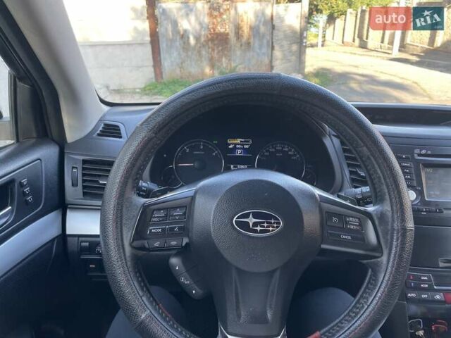 Білий Субару Аутбек, об'ємом двигуна 2 л та пробігом 305 тис. км за 10500 $, фото 6 на Automoto.ua