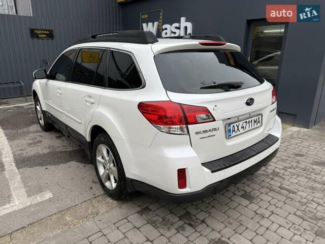 Білий Субару Аутбек, об'ємом двигуна 2.46 л та пробігом 220 тис. км за 12499 $, фото 4 на Automoto.ua