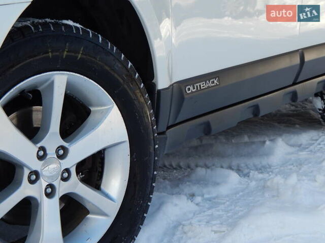 Белый Субару Аутбек, объемом двигателя 2.5 л и пробегом 240 тыс. км за 9990 $, фото 6 на Automoto.ua