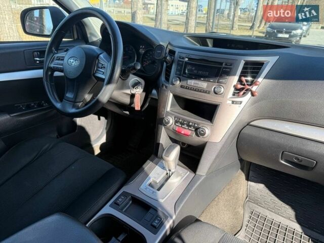 Белый Субару Аутбек, объемом двигателя 2.5 л и пробегом 222 тыс. км за 8950 $, фото 55 на Automoto.ua