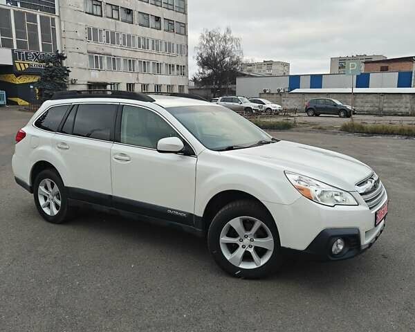 Білий Субару Аутбек, об'ємом двигуна 2.46 л та пробігом 320 тис. км за 7900 $, фото 1 на Automoto.ua