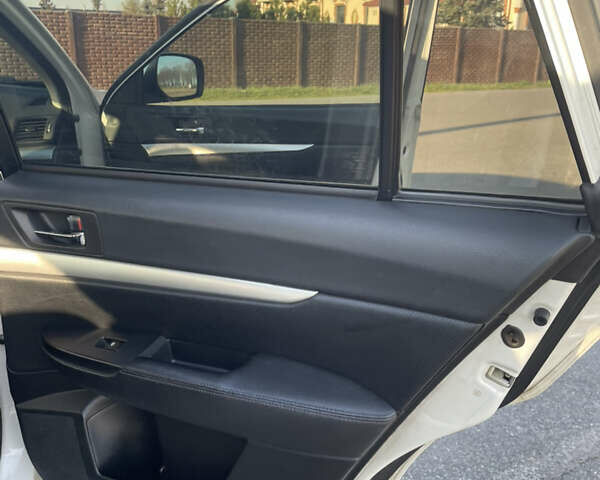 Білий Субару Аутбек, об'ємом двигуна 2.5 л та пробігом 190 тис. км за 10000 $, фото 15 на Automoto.ua