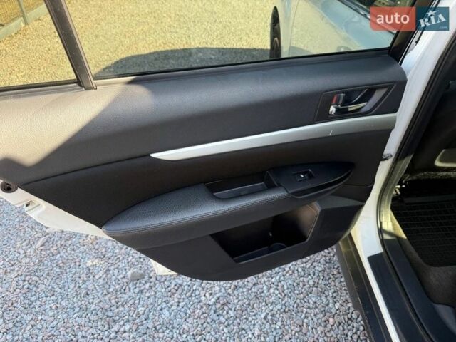 Белый Субару Аутбек, объемом двигателя 2.5 л и пробегом 222 тыс. км за 8950 $, фото 38 на Automoto.ua