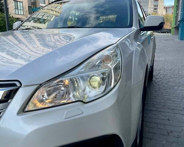 Субару Аутбек 2013 в Днепре (Днепропетровске) на Automoto.ua Белый Субару Аутбек, объемом двигателя 2.46 л и пробегом 179 тыс. км за 10100 $, фото 5 на Automoto.ua