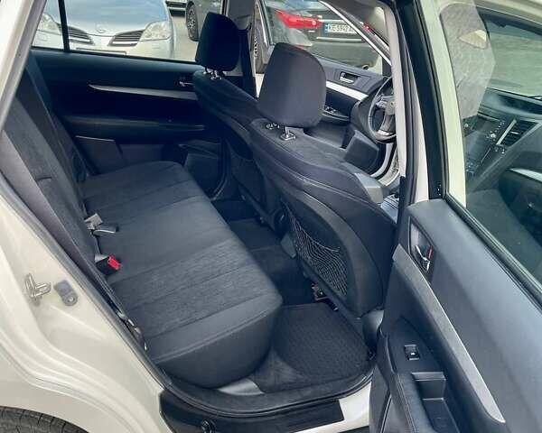 Субару Аутбек 2013 в Днепре (Днепропетровске) на Automoto.ua Белый Субару Аутбек, объемом двигателя 2.46 л и пробегом 179 тыс. км за 10100 $, фото 37 на Automoto.ua