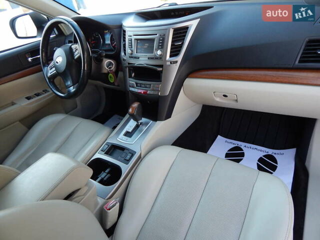 Белый Субару Аутбек, объемом двигателя 2.5 л и пробегом 240 тыс. км за 9990 $, фото 60 на Automoto.ua