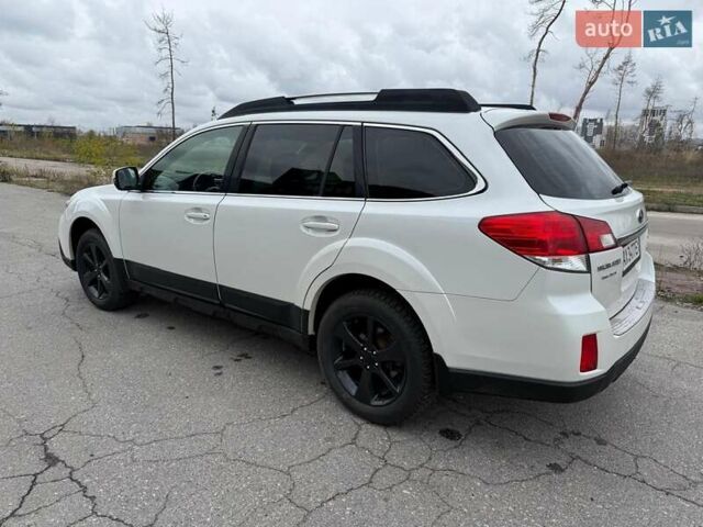 Білий Субару Аутбек, об'ємом двигуна 2.46 л та пробігом 160 тис. км за 12400 $, фото 4 на Automoto.ua