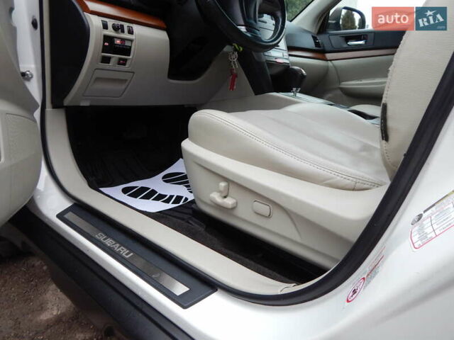Белый Субару Аутбек, объемом двигателя 2.46 л и пробегом 240 тыс. км за 10890 $, фото 50 на Automoto.ua