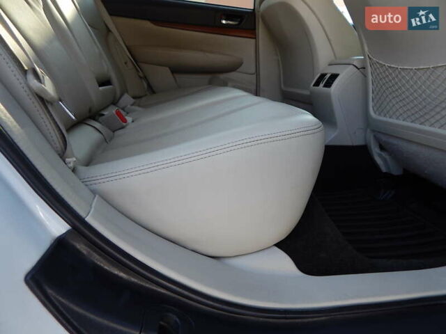 Белый Субару Аутбек, объемом двигателя 2.5 л и пробегом 240 тыс. км за 9990 $, фото 67 на Automoto.ua