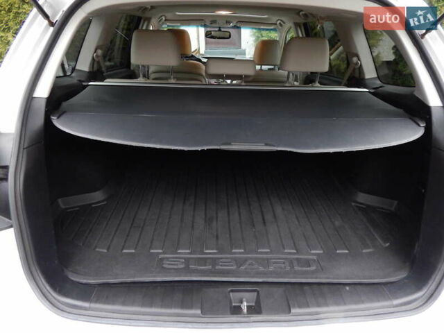 Белый Субару Аутбек, объемом двигателя 2.46 л и пробегом 240 тыс. км за 10890 $, фото 95 на Automoto.ua