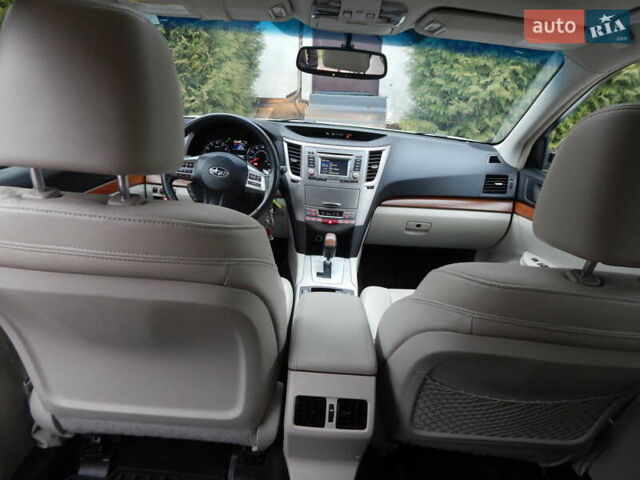 Белый Субару Аутбек, объемом двигателя 2.46 л и пробегом 240 тыс. км за 10890 $, фото 74 на Automoto.ua