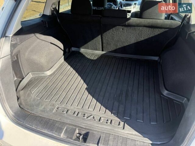 Белый Субару Аутбек, объемом двигателя 2.5 л и пробегом 222 тыс. км за 8950 $, фото 12 на Automoto.ua