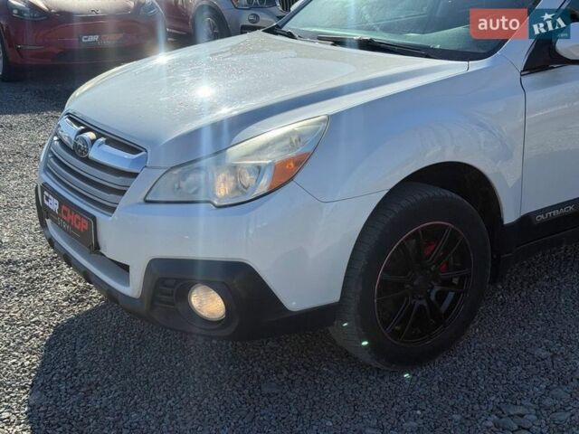 Белый Субару Аутбек, объемом двигателя 2.5 л и пробегом 222 тыс. км за 8950 $, фото 6 на Automoto.ua