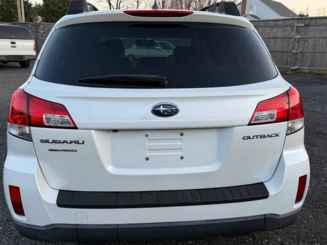 Белый Субару Аутбек, объемом двигателя 2.5 л и пробегом 87 тыс. км за 2000 $, фото 4 на Automoto.ua