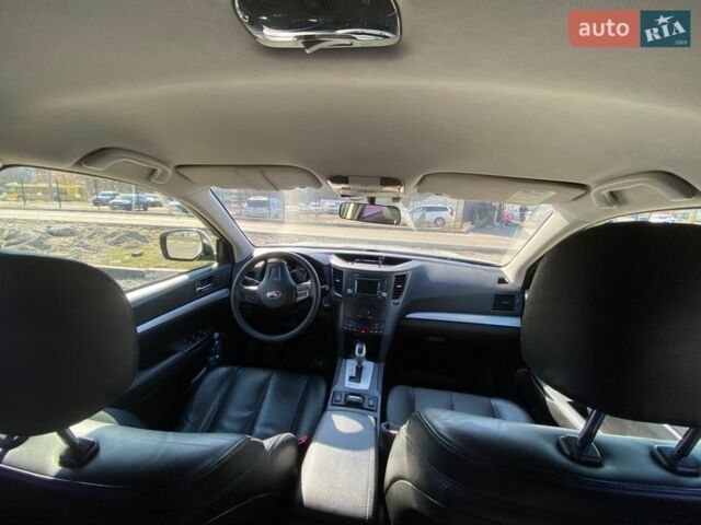 Белый Субару Аутбек, объемом двигателя 2.46 л и пробегом 185 тыс. км за 12400 $, фото 16 на Automoto.ua