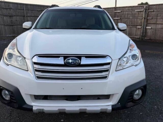 Белый Субару Аутбек, объемом двигателя 2.5 л и пробегом 87 тыс. км за 2000 $, фото 1 на Automoto.ua