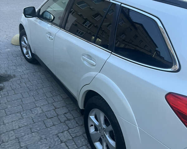 Білий Субару Аутбек, об'ємом двигуна 2.46 л та пробігом 280 тис. км за 11000 $, фото 8 на Automoto.ua