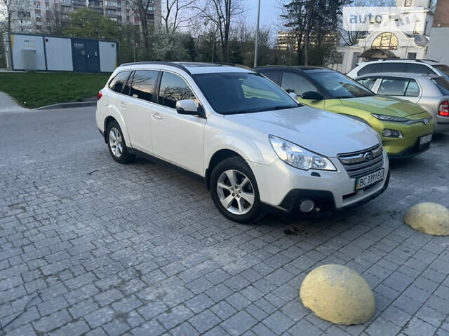 Білий Субару Аутбек, об'ємом двигуна 2.46 л та пробігом 320 тис. км за 8800 $, фото 3 на Automoto.ua
