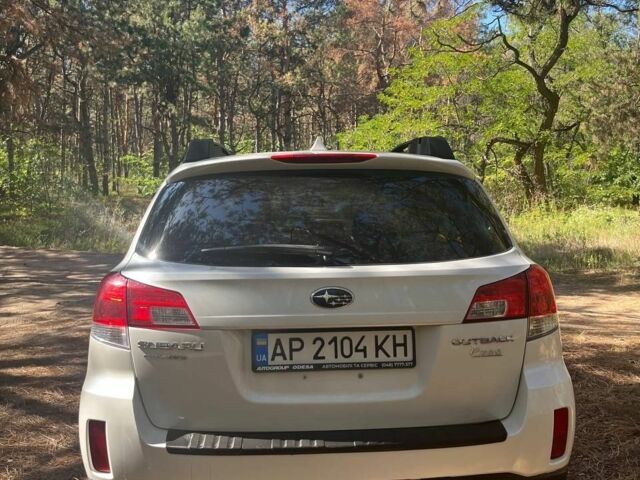 Белый Субару Аутбек, объемом двигателя 2.5 л и пробегом 245 тыс. км за 11300 $, фото 4 на Automoto.ua