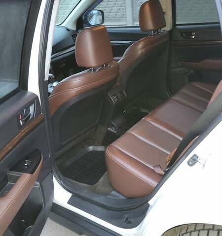 Белый Субару Аутбек, объемом двигателя 2.46 л и пробегом 145 тыс. км за 13500 $, фото 11 на Automoto.ua