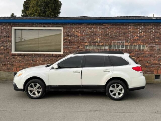 Белый Субару Аутбек, объемом двигателя 2.5 л и пробегом 88 тыс. км за 2000 $, фото 3 на Automoto.ua