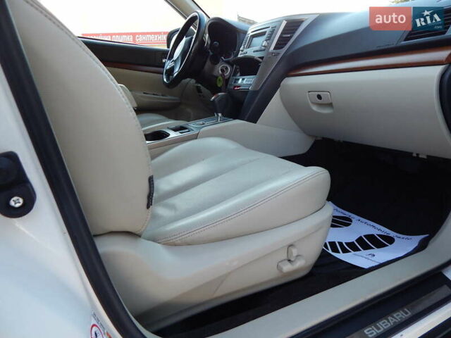 Белый Субару Аутбек, объемом двигателя 2.5 л и пробегом 240 тыс. км за 9990 $, фото 58 на Automoto.ua