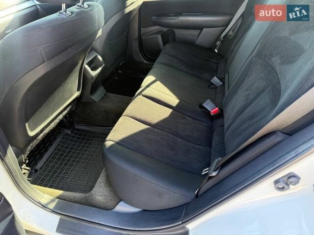 Белый Субару Аутбек, объемом двигателя 2.5 л и пробегом 222 тыс. км за 8950 $, фото 39 на Automoto.ua