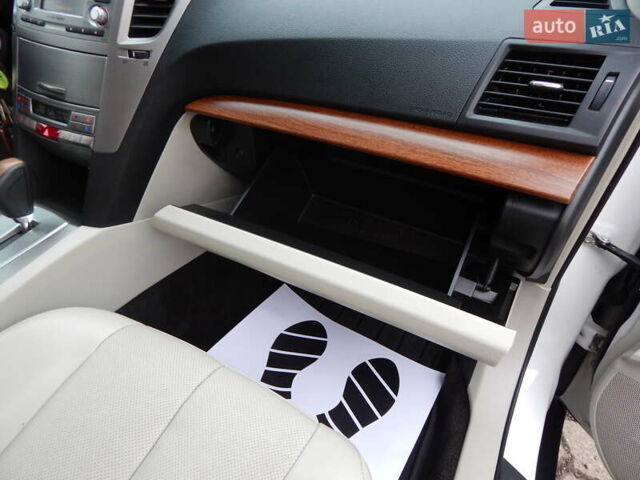 Белый Субару Аутбек, объемом двигателя 2.46 л и пробегом 240 тыс. км за 10890 $, фото 83 на Automoto.ua