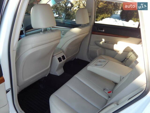 Белый Субару Аутбек, объемом двигателя 2.5 л и пробегом 240 тыс. км за 9990 $, фото 52 на Automoto.ua