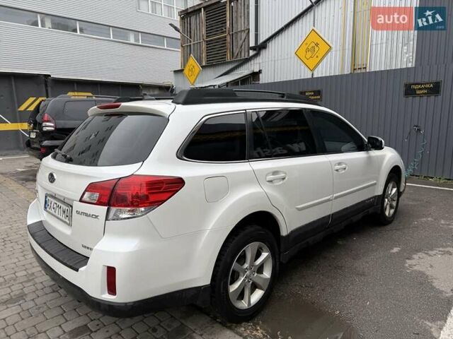 Белый Субару Аутбек, объемом двигателя 2.46 л и пробегом 220 тыс. км за 11499 $, фото 2 на Automoto.ua