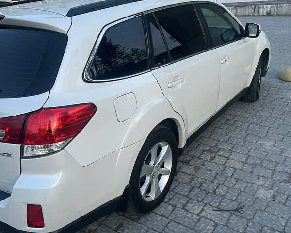 Білий Субару Аутбек, об'ємом двигуна 2.46 л та пробігом 280 тис. км за 11000 $, фото 6 на Automoto.ua