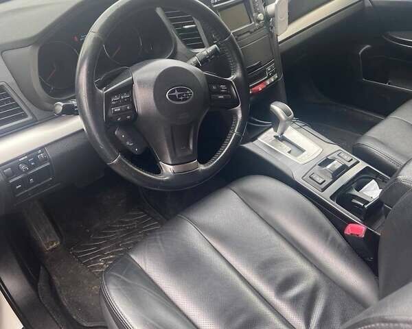 Білий Субару Аутбек, об'ємом двигуна 2.46 л та пробігом 154 тис. км за 11900 $, фото 4 на Automoto.ua