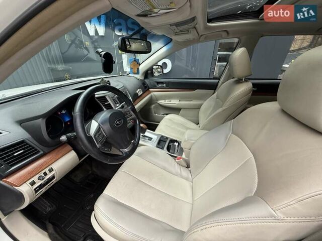Білий Субару Аутбек, об'ємом двигуна 2.46 л та пробігом 220 тис. км за 12499 $, фото 11 на Automoto.ua