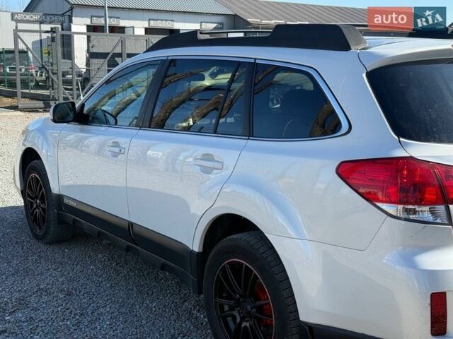 Белый Субару Аутбек, объемом двигателя 2.5 л и пробегом 222 тыс. км за 8950 $, фото 9 на Automoto.ua