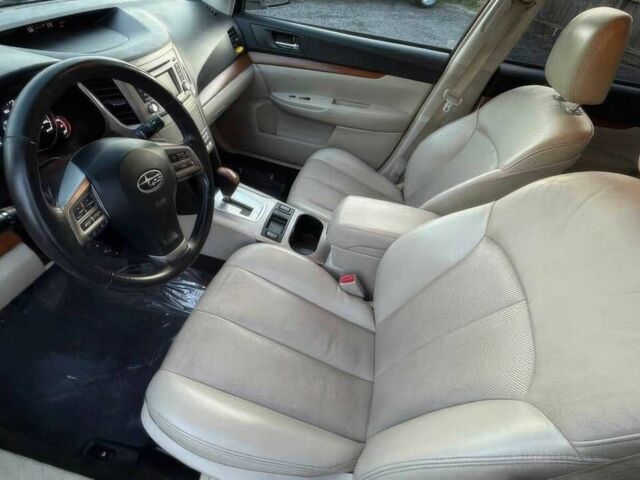 Белый Субару Аутбек, объемом двигателя 2.5 л и пробегом 87 тыс. км за 2000 $, фото 7 на Automoto.ua