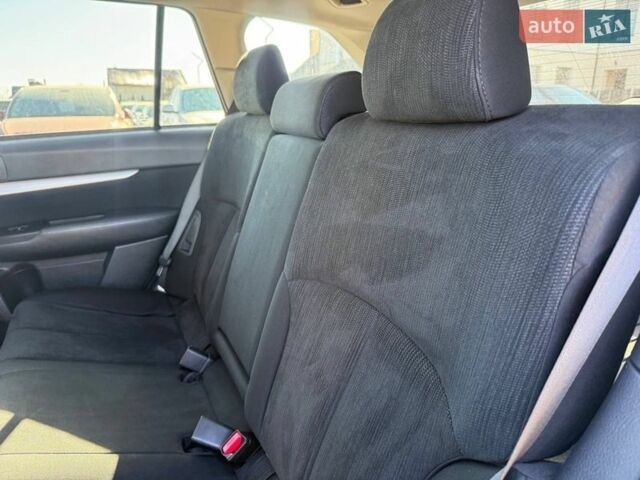 Белый Субару Аутбек, объемом двигателя 2.5 л и пробегом 222 тыс. км за 8950 $, фото 40 на Automoto.ua