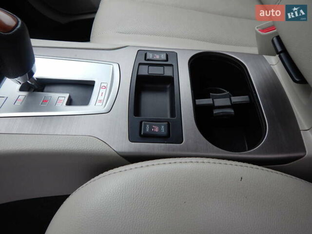 Белый Субару Аутбек, объемом двигателя 2.46 л и пробегом 240 тыс. км за 10890 $, фото 52 на Automoto.ua