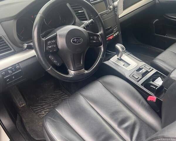 Білий Субару Аутбек, об'ємом двигуна 2.46 л та пробігом 154 тис. км за 11900 $, фото 3 на Automoto.ua