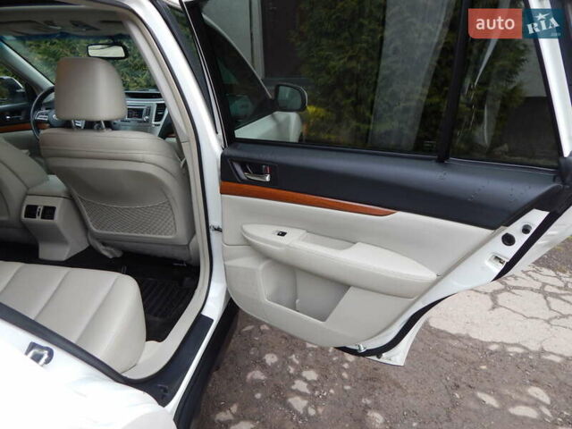 Белый Субару Аутбек, объемом двигателя 2.46 л и пробегом 240 тыс. км за 10890 $, фото 89 на Automoto.ua