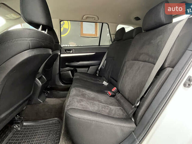 Белый Субару Аутбек, объемом двигателя 2.5 л и пробегом 218 тыс. км за 11000 $, фото 12 на Automoto.ua