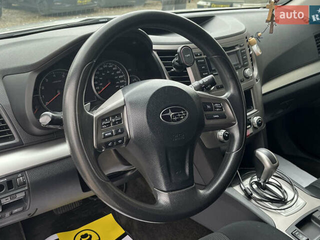 Белый Субару Аутбек, объемом двигателя 2.5 л и пробегом 218 тыс. км за 11000 $, фото 9 на Automoto.ua