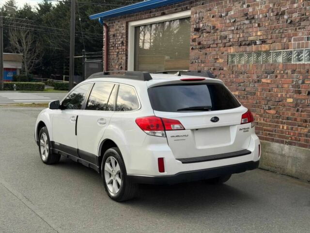 Белый Субару Аутбек, объемом двигателя 2.5 л и пробегом 88 тыс. км за 2000 $, фото 4 на Automoto.ua