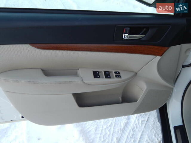 Белый Субару Аутбек, объемом двигателя 2.5 л и пробегом 240 тыс. км за 9990 $, фото 44 на Automoto.ua