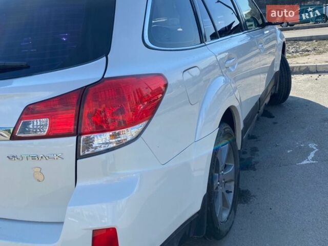 Белый Субару Аутбек, объемом двигателя 2.46 л и пробегом 185 тыс. км за 12400 $, фото 6 на Automoto.ua