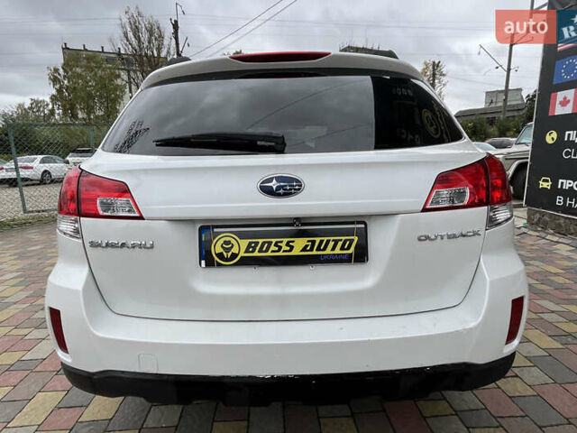 Белый Субару Аутбек, объемом двигателя 2.5 л и пробегом 218 тыс. км за 11000 $, фото 4 на Automoto.ua