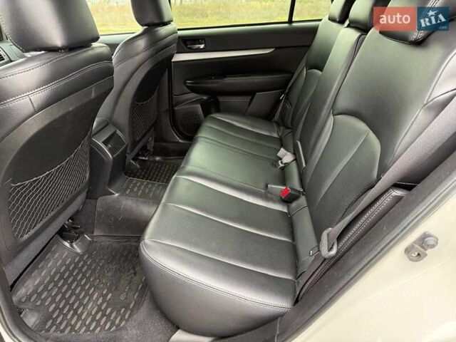 Білий Субару Аутбек, об'ємом двигуна 2.46 л та пробігом 160 тис. км за 12400 $, фото 3 на Automoto.ua