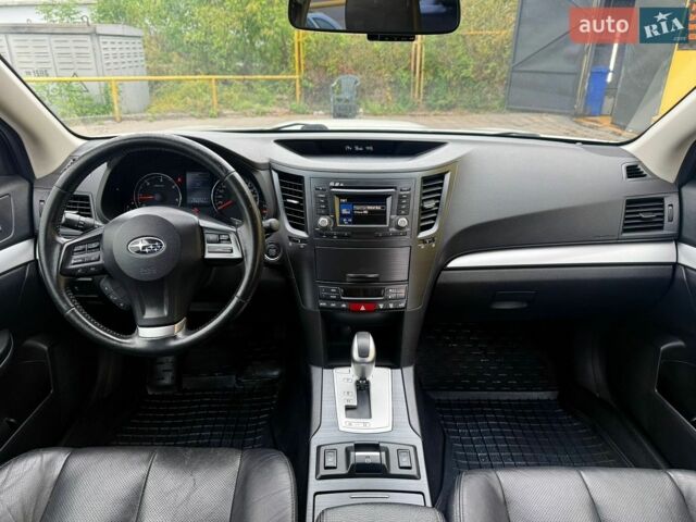 Белый Субару Аутбек, объемом двигателя 2 л и пробегом 176 тыс. км за 8500 $, фото 39 на Automoto.ua