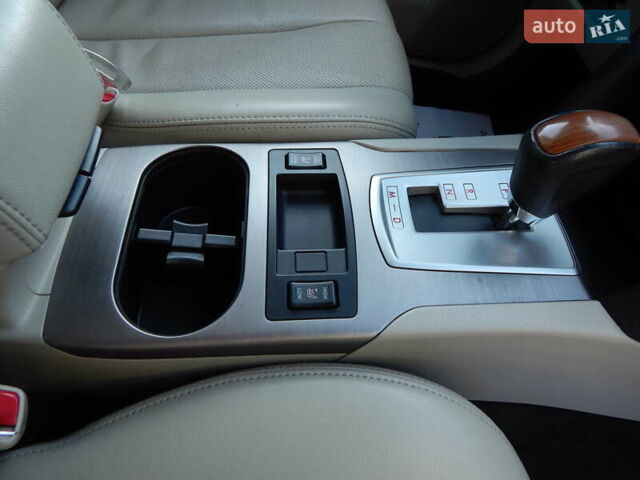 Белый Субару Аутбек, объемом двигателя 2.5 л и пробегом 240 тыс. км за 9990 $, фото 65 на Automoto.ua