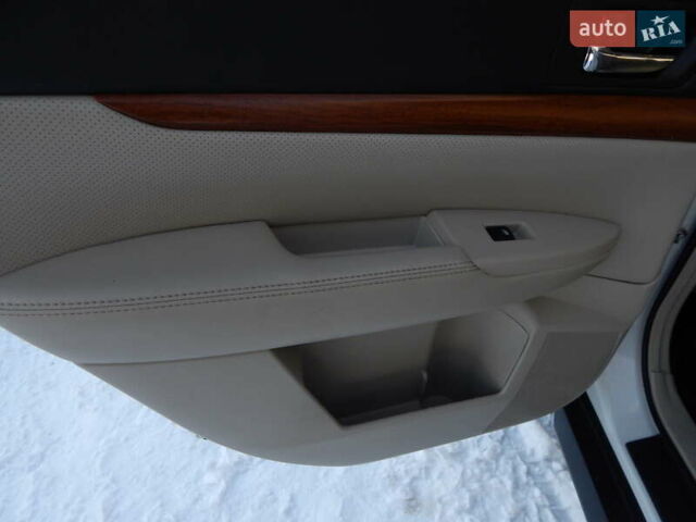 Белый Субару Аутбек, объемом двигателя 2.5 л и пробегом 240 тыс. км за 9990 $, фото 56 на Automoto.ua