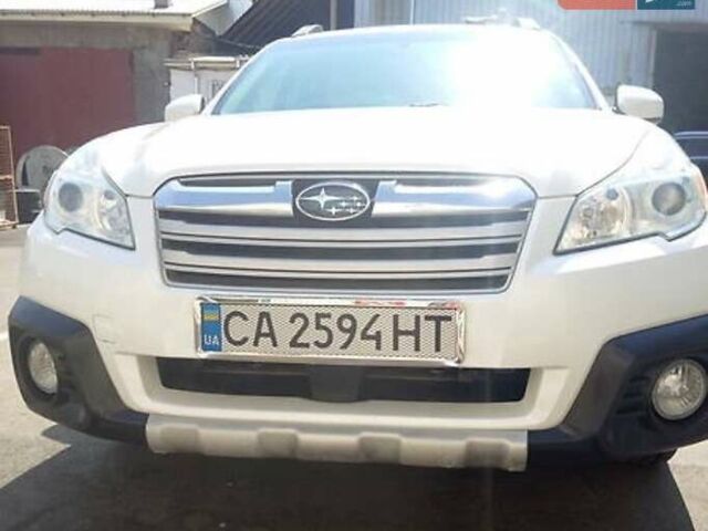 Белый Субару Аутбек, объемом двигателя 2.46 л и пробегом 330 тыс. км за 9000 $, фото 5 на Automoto.ua